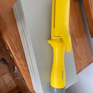 Drybar straight shot blowdrying flat iron